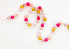 Load image into Gallery viewer, Pearl and Jane Garlands