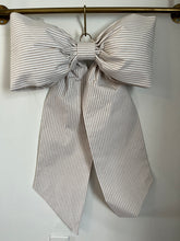 Load image into Gallery viewer, Big Beautiful Bow