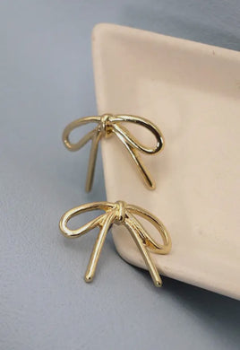 Gold bow earrings