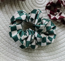 Load image into Gallery viewer, Checkered scrunchies