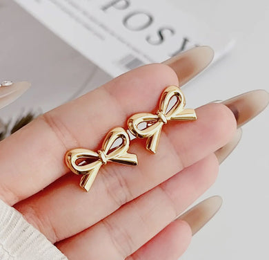 Gold bow studs