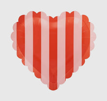 Load image into Gallery viewer, Scallop heart plates