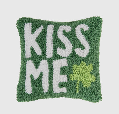 Kiss me pillow